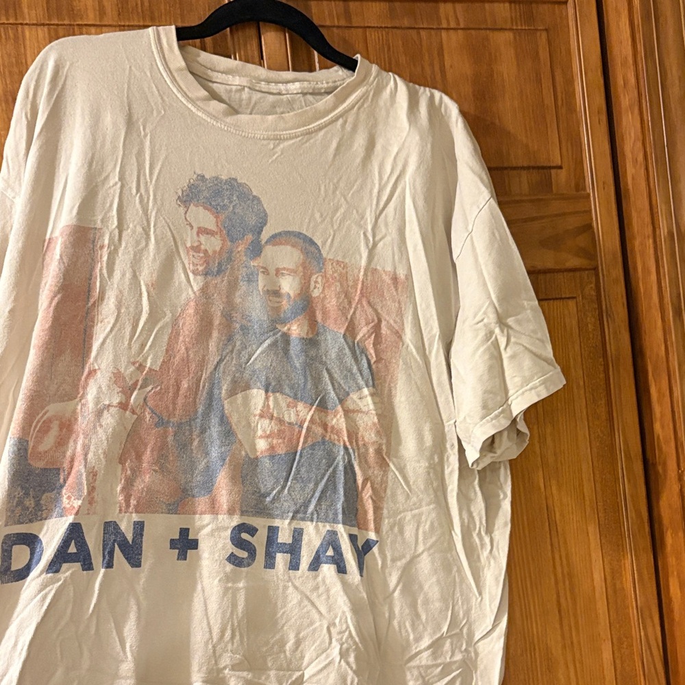 Cream Short-Sleeve Tee Dan and Shay Heartbreak on the Map Tour tshirt size XL